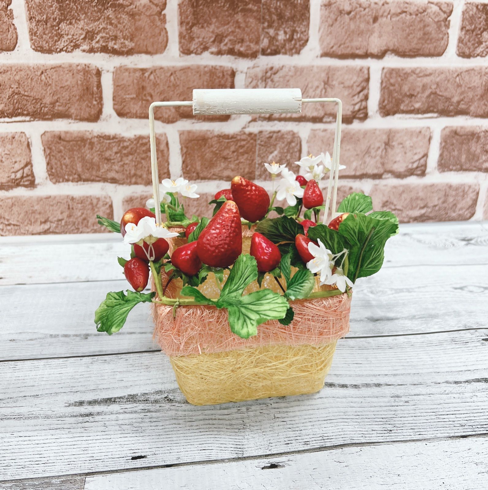 果物のオブジェ(苺) ocnw-022temp1.jpg