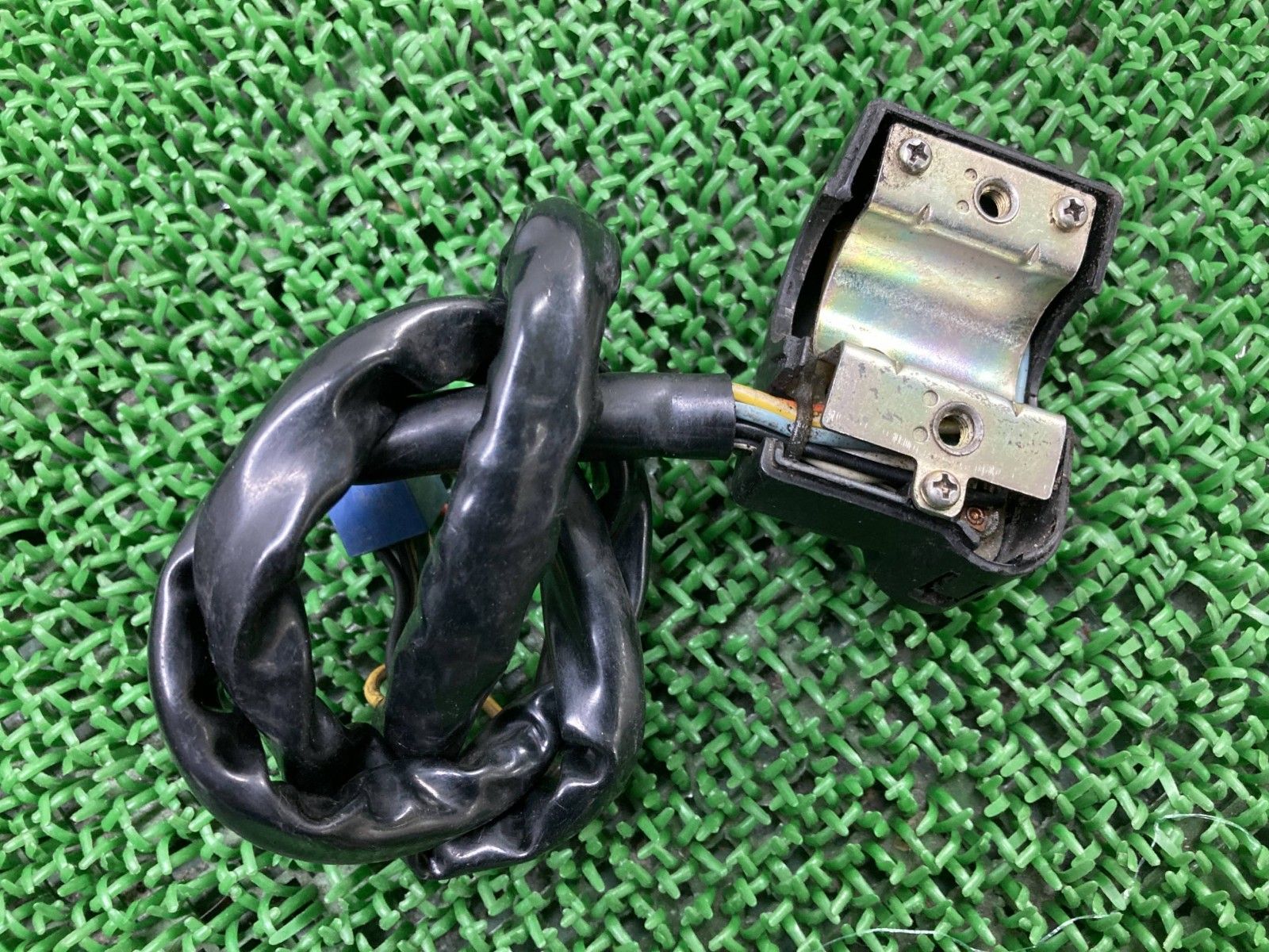 GSX1100Sカタナ ハンドルスイッチ 左前 スズキ 純正 バイク 部品 GS110X 刀 KATANA スイッチボックス 割れ欠け無し 品薄 uJ