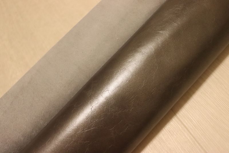 ダークシルバー 130ds クロム革 牛革 国産 レザー カゼイン仕上げ はぎれ 一枚革 レザークラフト 革 皮 本革 diy 生地 材料