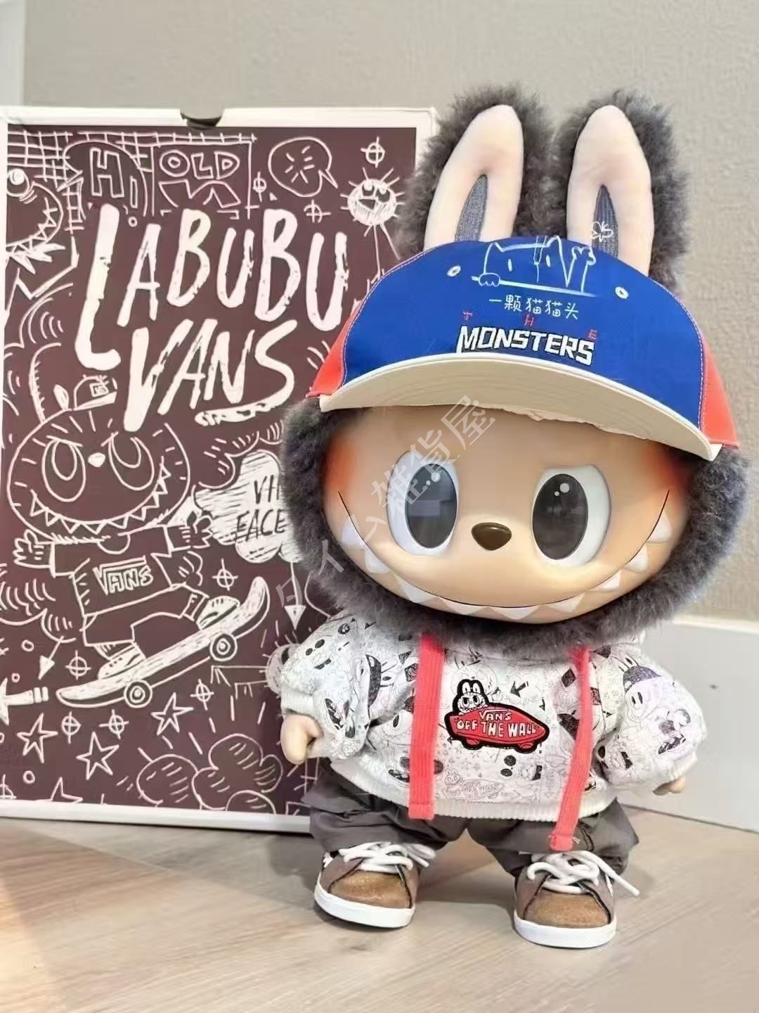 大人気！！POPMARTxVANS LABUBU THE MONSTERS FOREVER - メルカリ