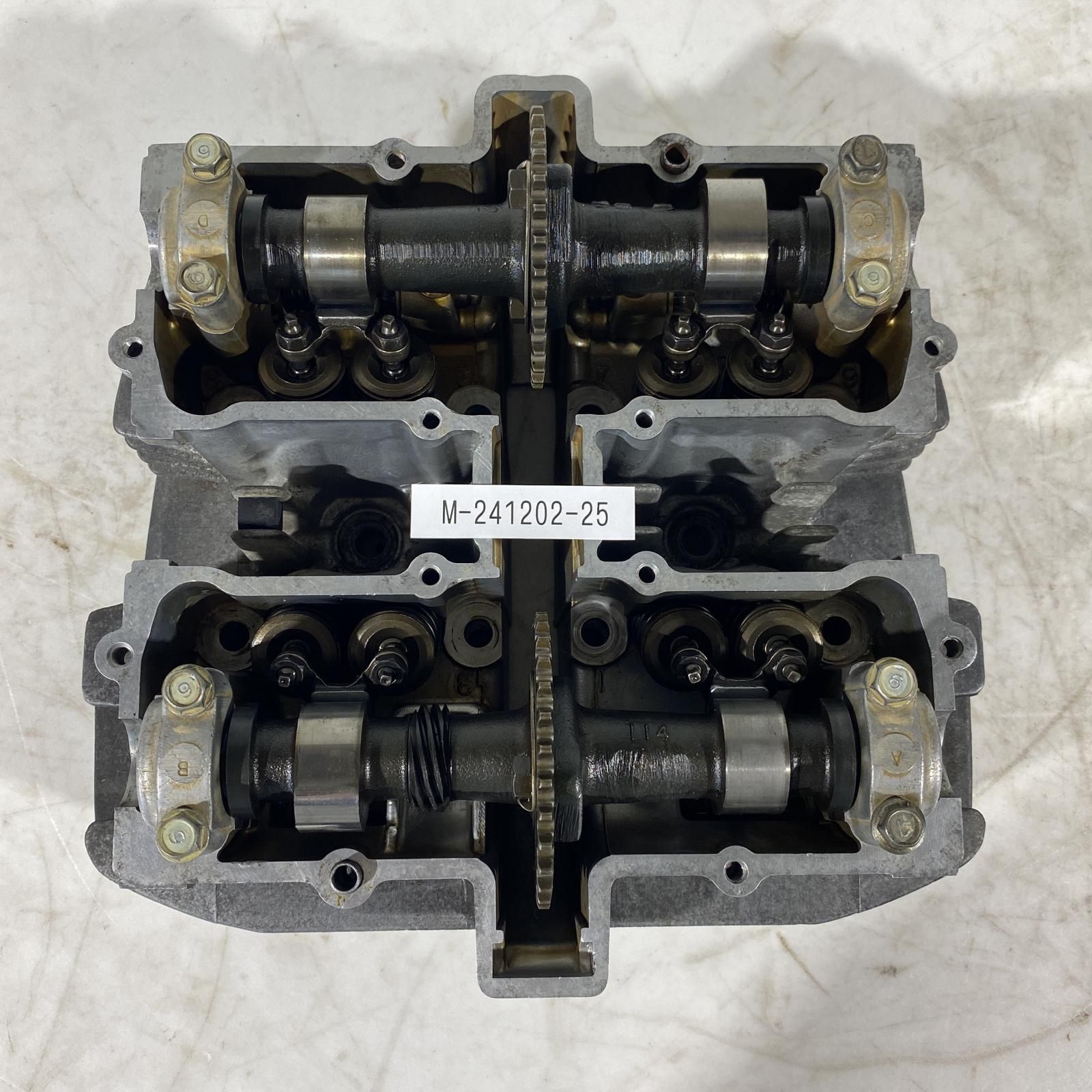 SUZUKI GSX250E シリンダーヘッド