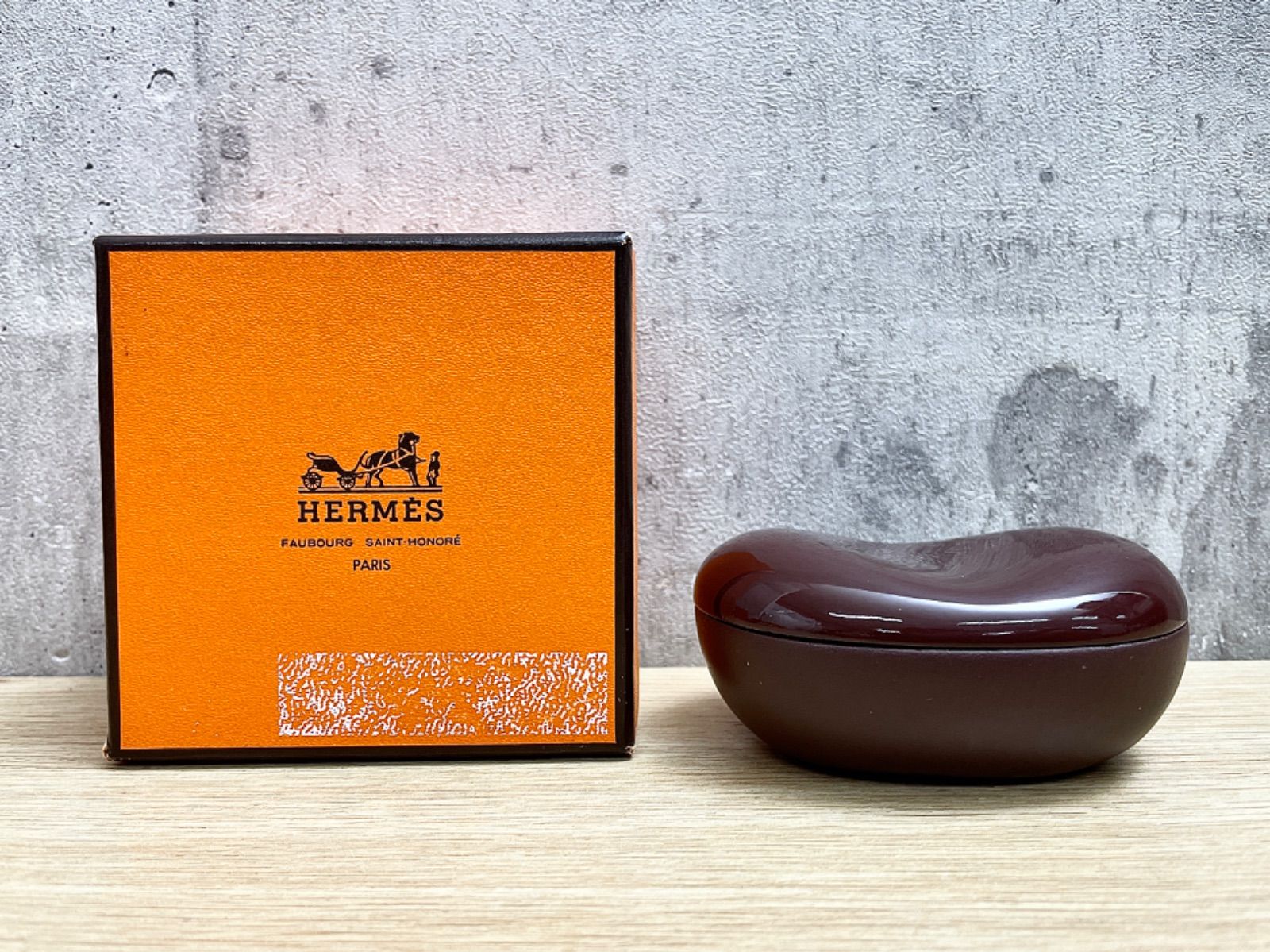 C-11262 HERMES エルメス 小物入れ 豆 ウッド 木製  インテリア  ブラウン
