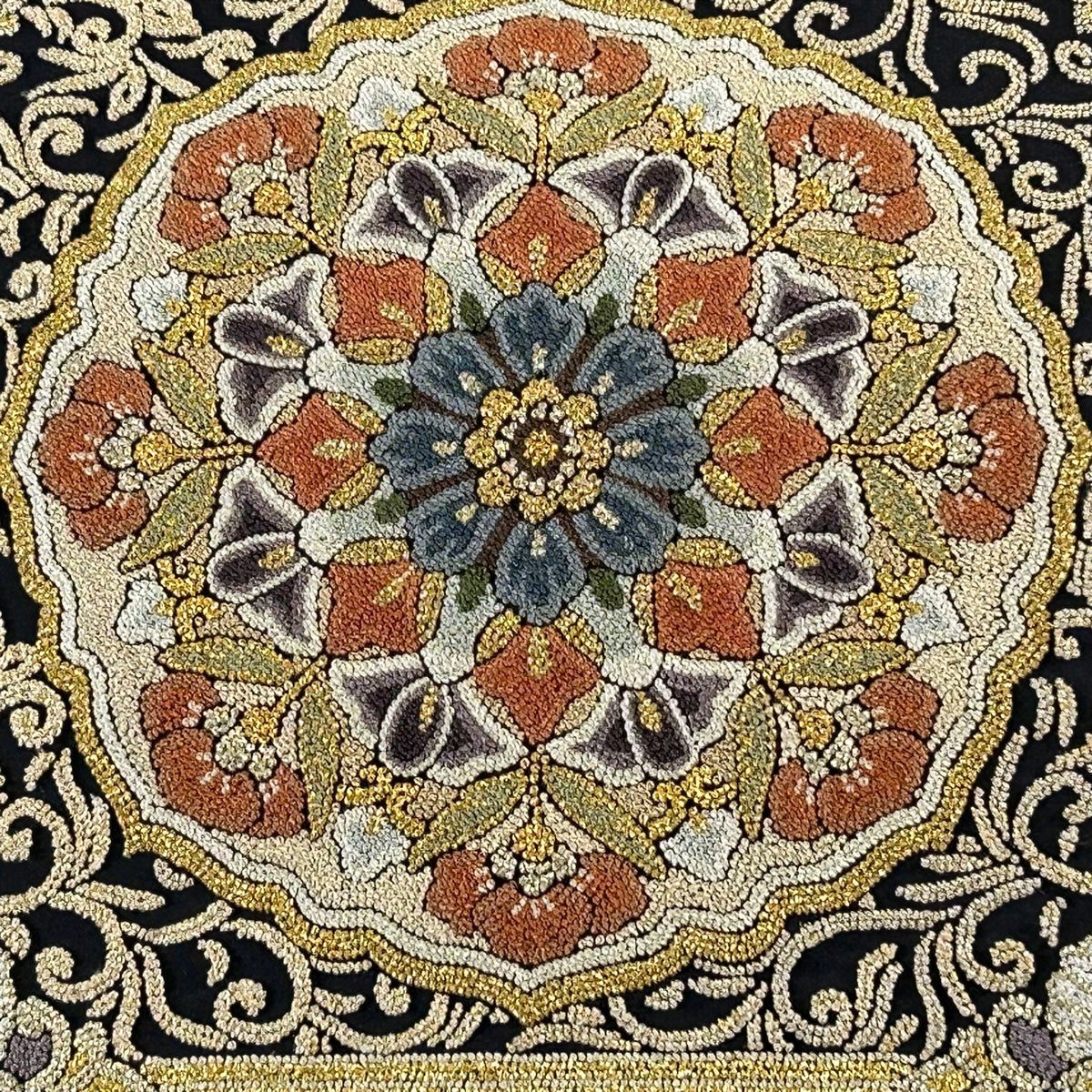 袋帯 美品 逸品 華文 花鳥 相良刺繍 金糸 黒 お太鼓柄 正絹