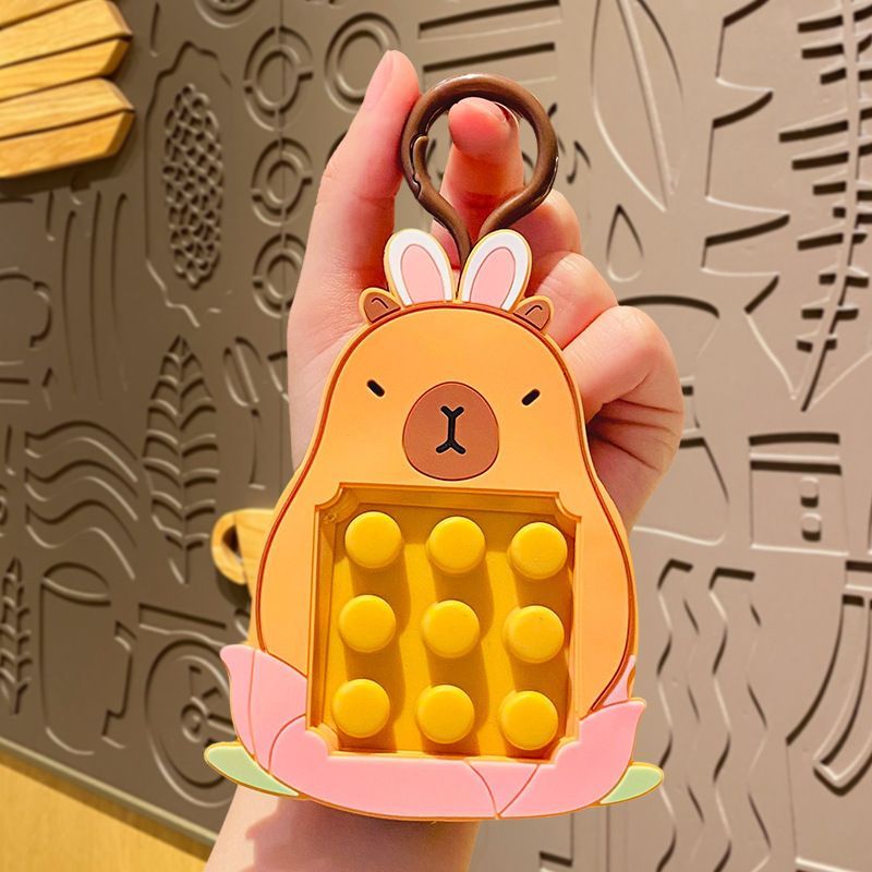 むにゅ　プクプク　ピザキーホルダー&かまぼこブローチ 無限プチプチ カピバラ キーホルダー プッシュポップ ミリ迷路 付き