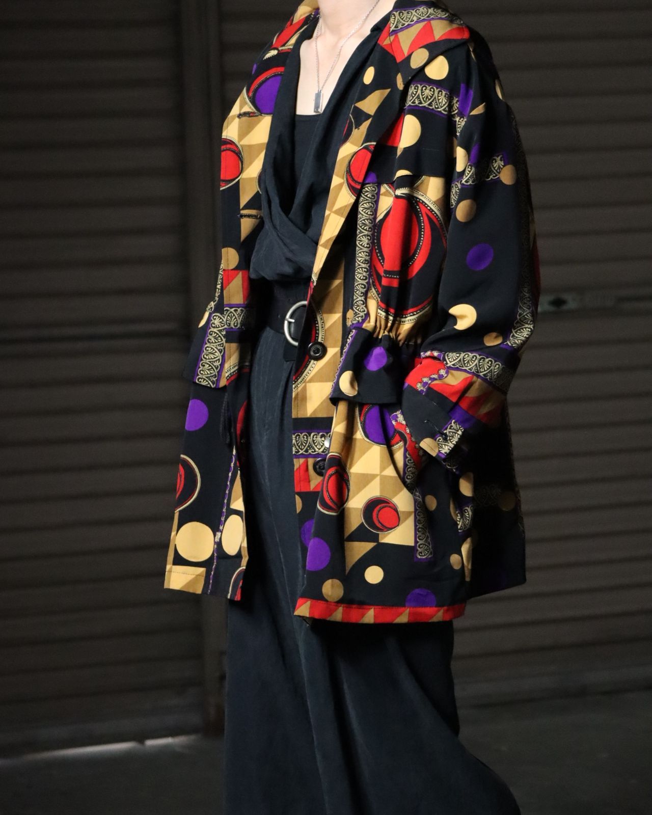 ✨美品✨イタリヤ　黒　総柄ブルゾンジャケット　派手L alleglo0921_a-5-kou-ev-big-blzn