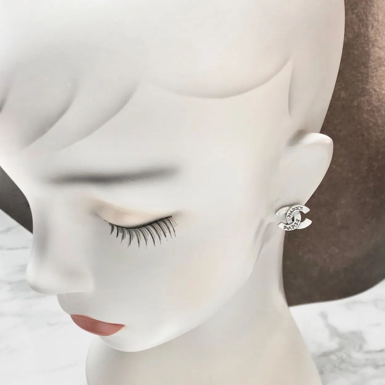 美品 シャネル ココマーク スイング シルバー 黒 ピアス 00A 刻印 コメ CHANEL シャネル ココマーク スイングピアス シルバーカラー