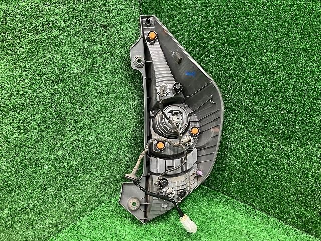 ロングです 人気セール，大得価】 アクア 左テールランプ NHP10 81560-52690