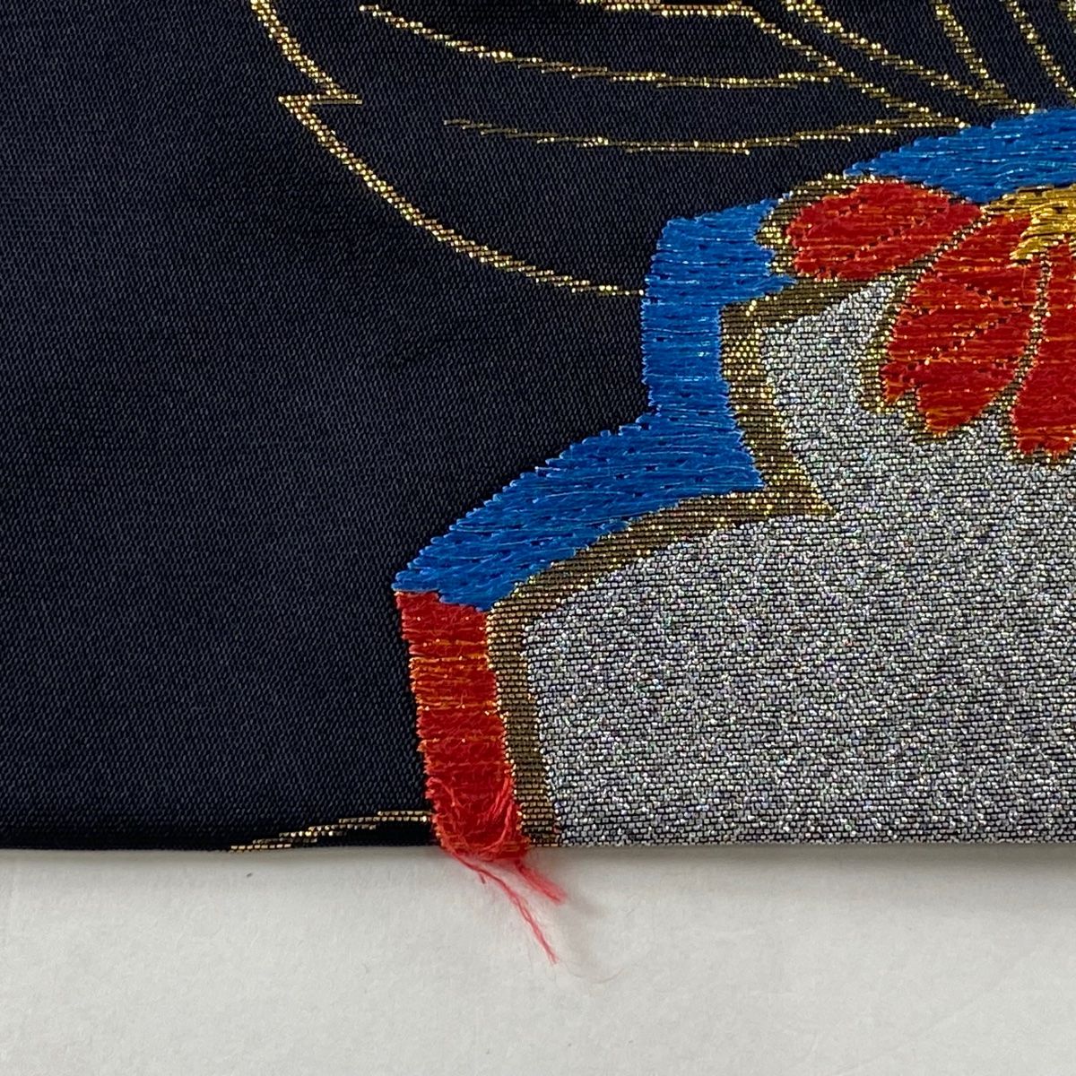 袋帯 美品 秀品 振袖向き 桜 草花 箔 金糸 黒 六通 正絹 【中古