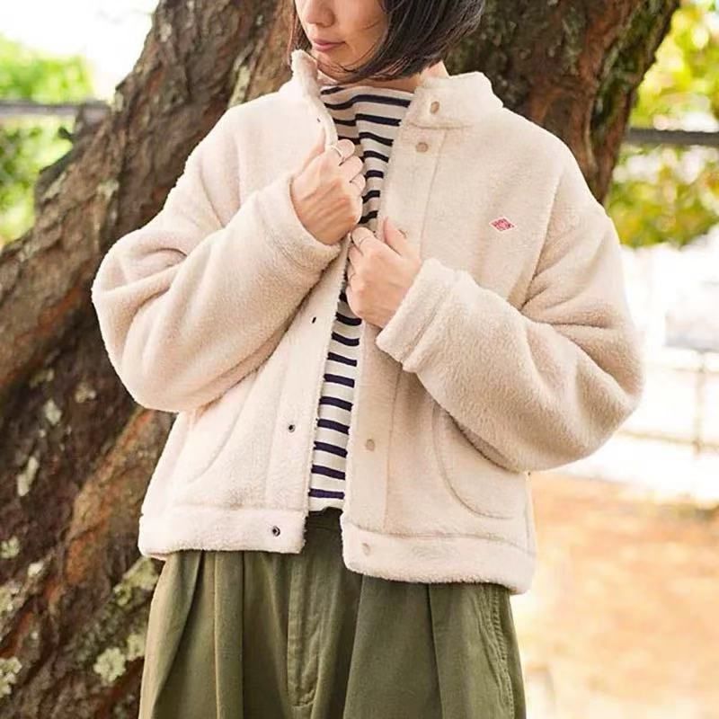 ベージュ
