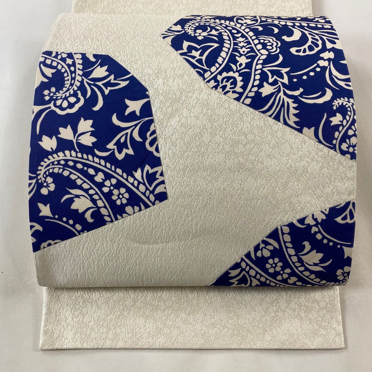 袋帯 秀品 西陣織 草花 ペーズリー 銀通し 切嵌め クリーム お太鼓柄