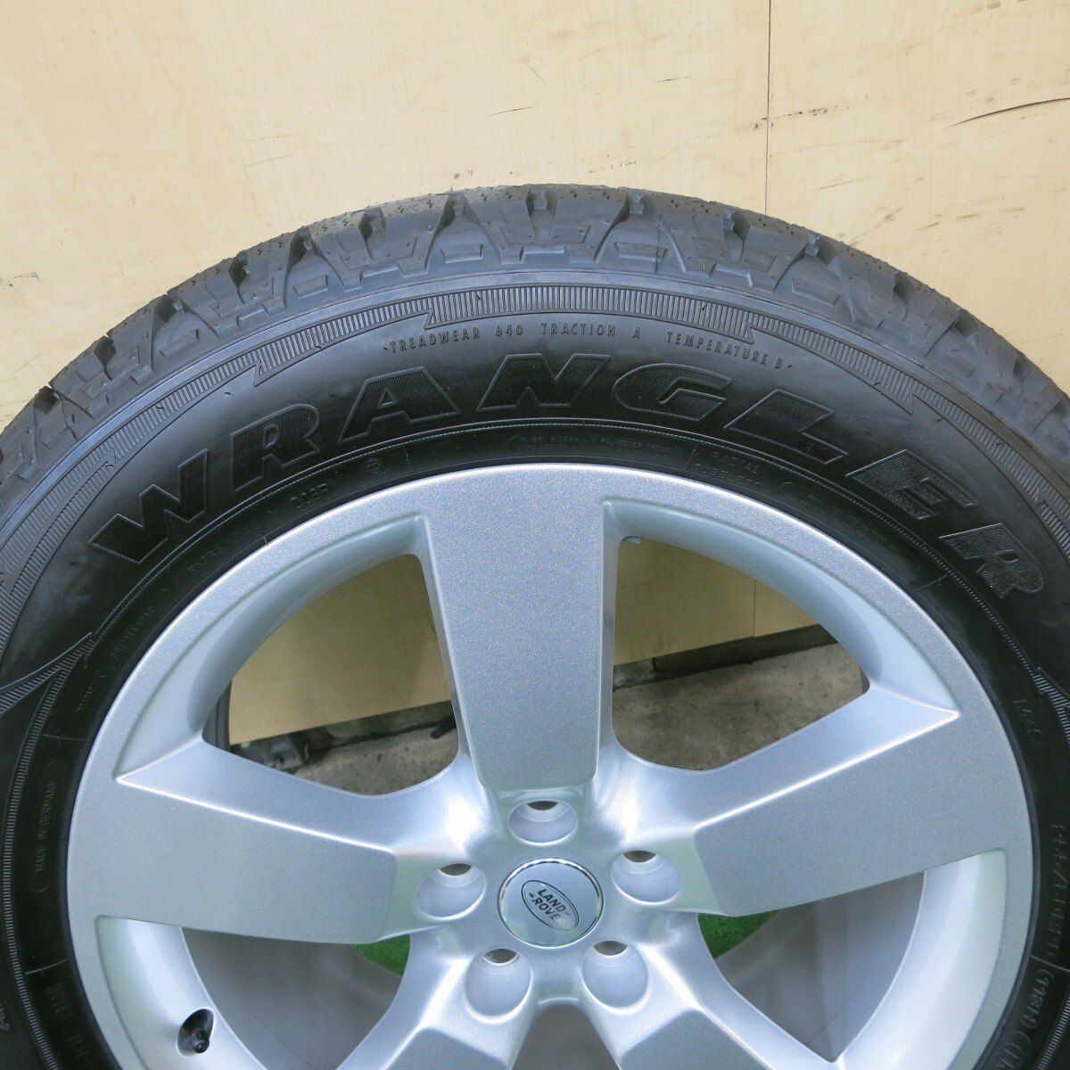 未使用24年1本☆ランドローバー ディフェンダー 純正 255/60R20