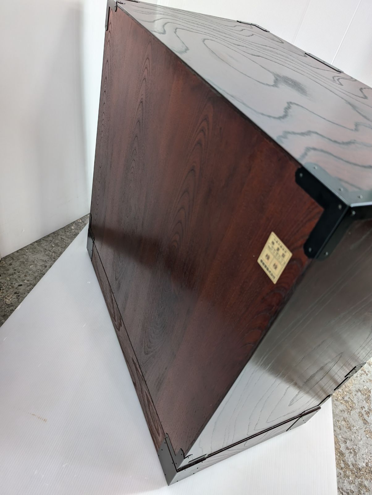 仙台箪笥　帖面箪笥　拭き漆塗り　鍛造金具　牡丹　鍛造黒金具　民芸家具 仙台箪笥 帖面箪笥 拭き漆塗り 鍛造金具 牡丹 鍛造黒金具 民芸家具の