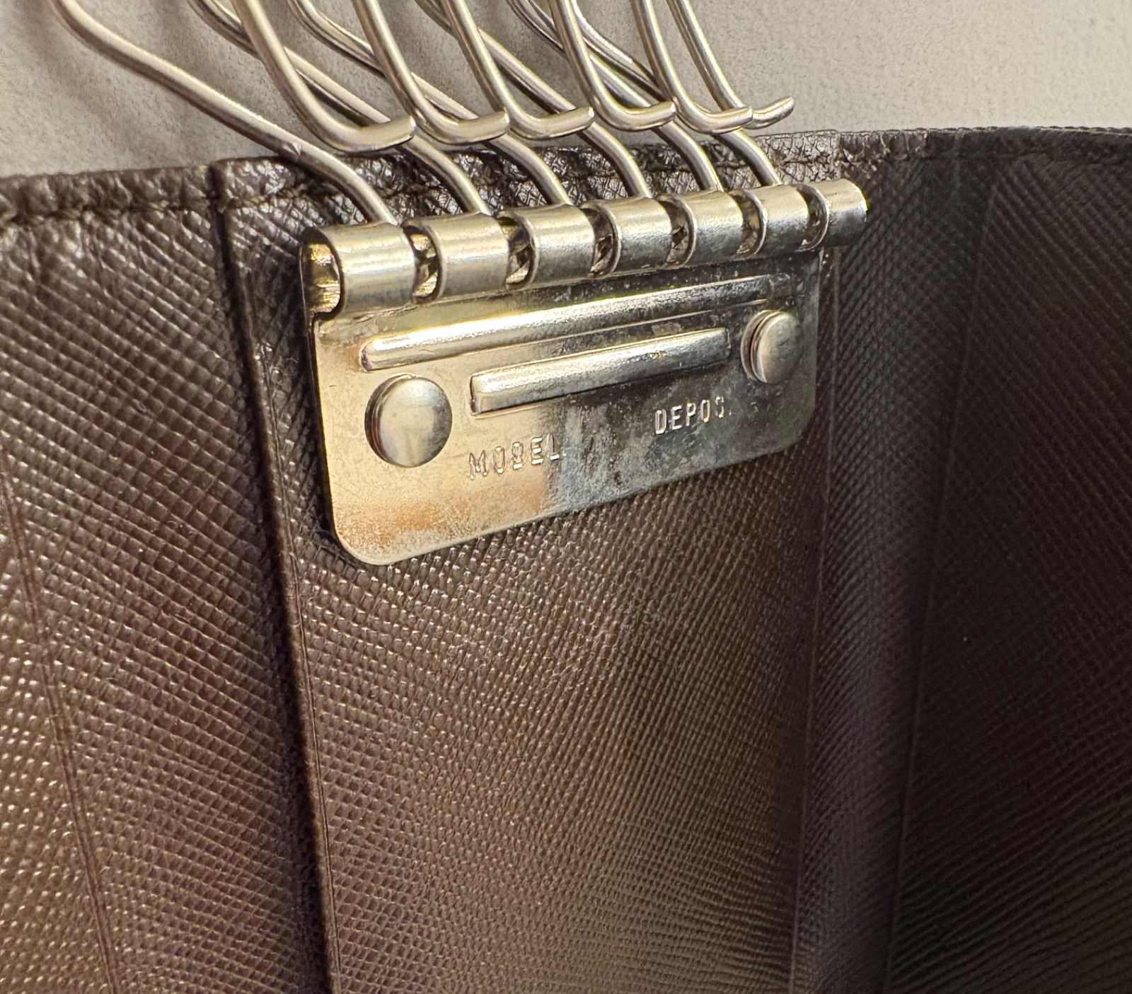 オリーブグリーン PRADA