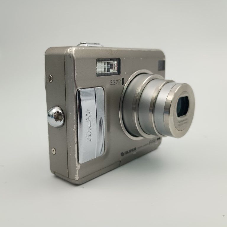 シルバー コンパクトデジタルカメラ