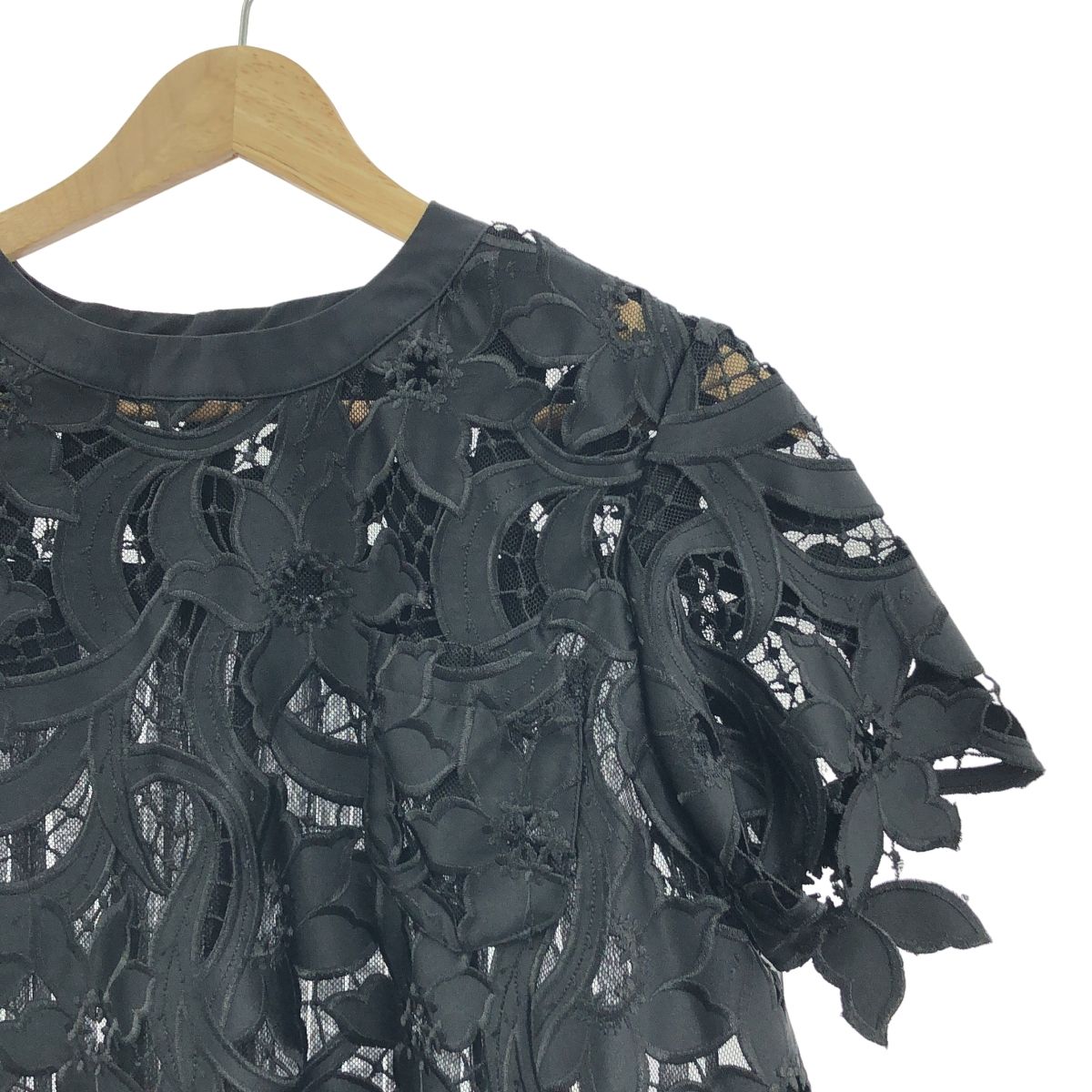 美品　sacai サカイ　レースプリーツトップス ノースリーブ ペイズリー柄 美品 sacai サカイ レースプリーツトップス ノースリーブ