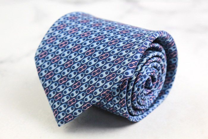 未使用　サルバトーレフェラガモ　ネクタイ　紺　ストライプ サルバトーレフェラガモ Salvatore Ferragamo SALVATORE