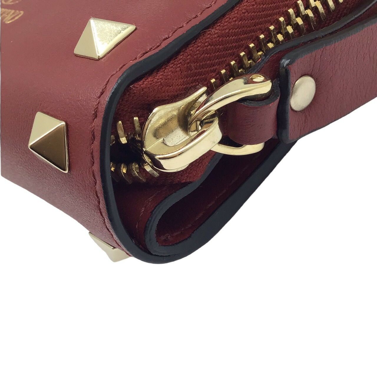 ヴァレンティノ VALENTINO 二つ折り財布 ロックスタッズ コンパクトウォレット レザー 赤　レッド QW2P0649　 ミニ財布 ゴールド　金具レディース ヴァレンティノ VALENTINO 二つ折り財布 ロックスタッズ コンパクト