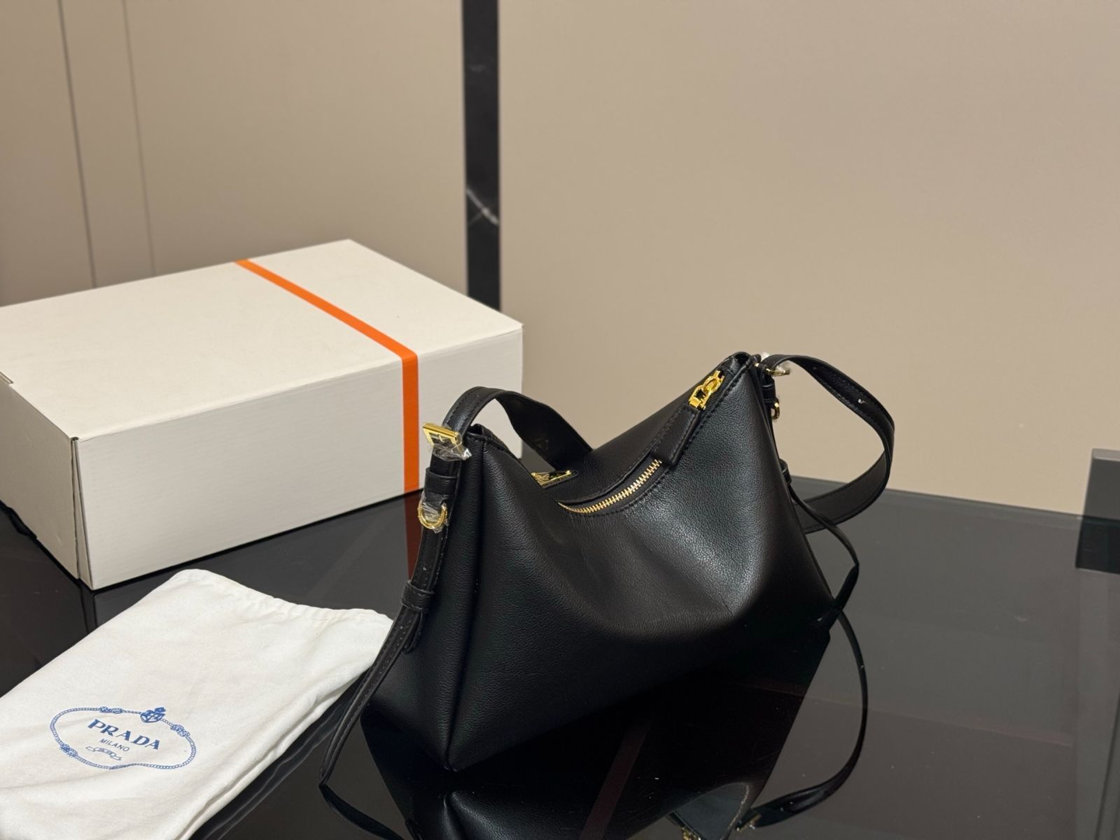 今日特価】Prada プラダ ヴィンテージ ホボ アームポーチ（30