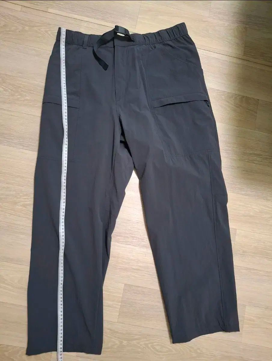 UNIQLO ユニクロ ギアパンツ ダーク グレー カーキ オリーブ L 2 蜂