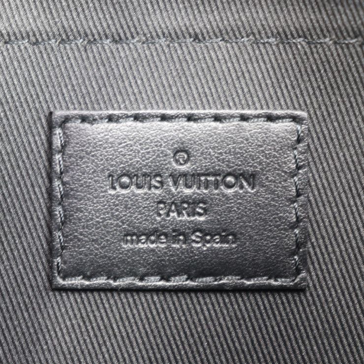 ルイヴィトン クラッチバッグ モノグラム シャドウ ポシェット・トゥ・ゴー M81570 LOUIS VUITTON メンズ 黒