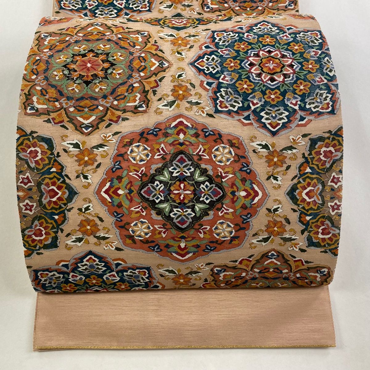 袋帯 華文 草花 金糸 ピンクベージュ お太鼓柄 正絹