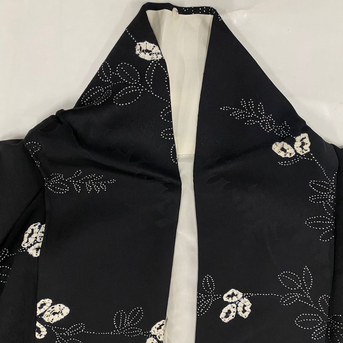 小紋 袷 黒地 袷 断捨離SALE 小紋 身丈155.5cm 裄丈63.5cm S 袷 萩 地紋 絞り 黒 正絹 秀品