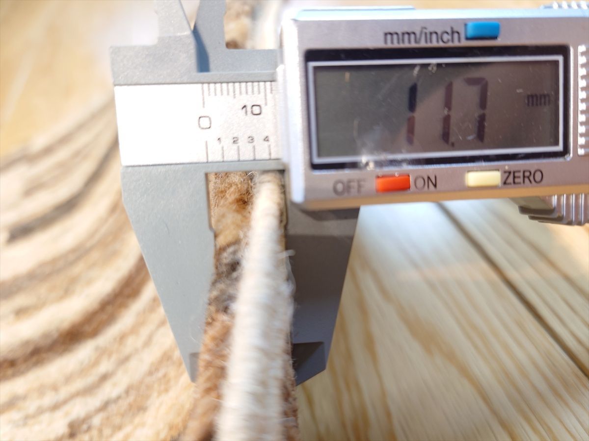 夏は涼しく冬は暖かい天然無染めラグ