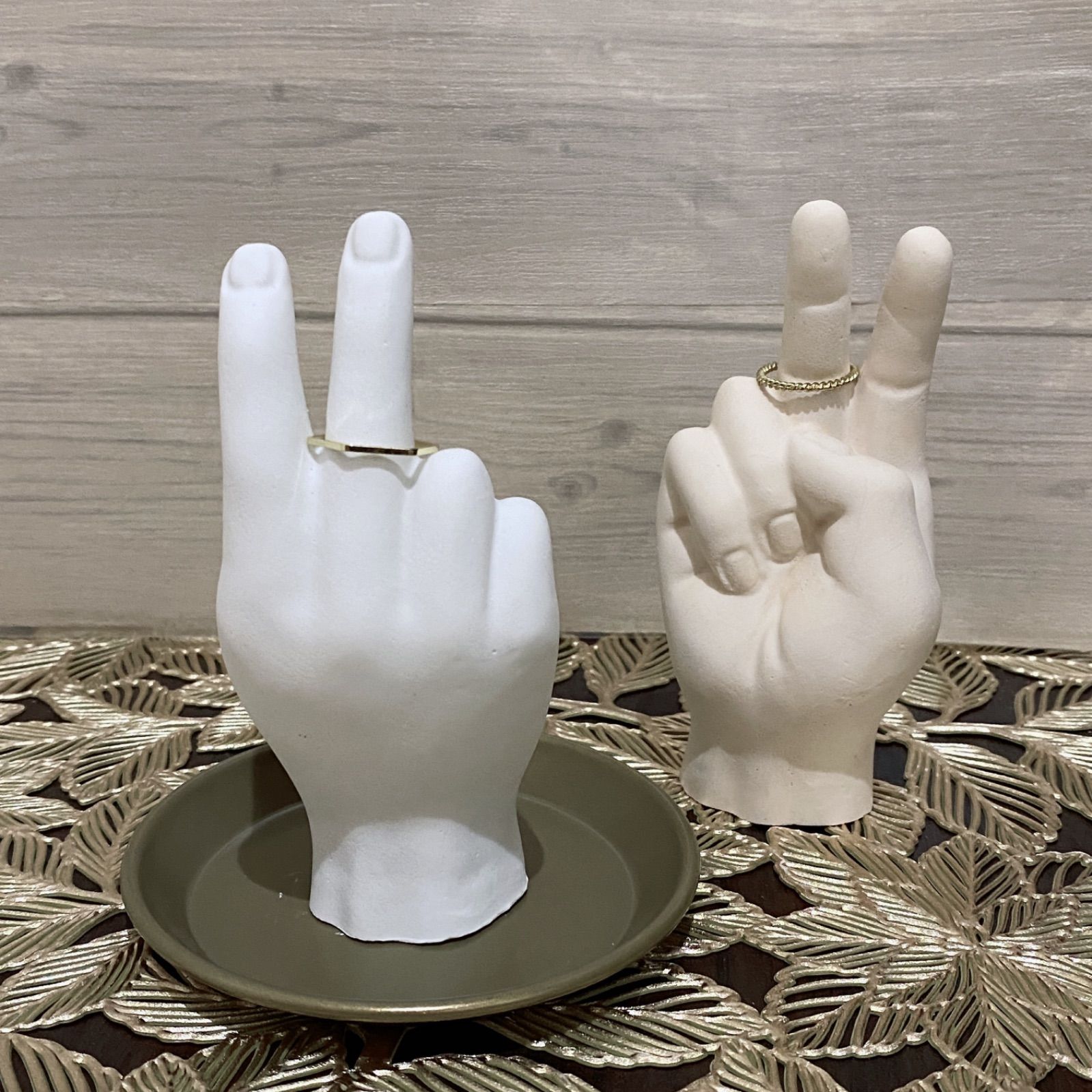 アロマストーン ハンドオブジェ ピースサイン 指輪置き ジェスチャー