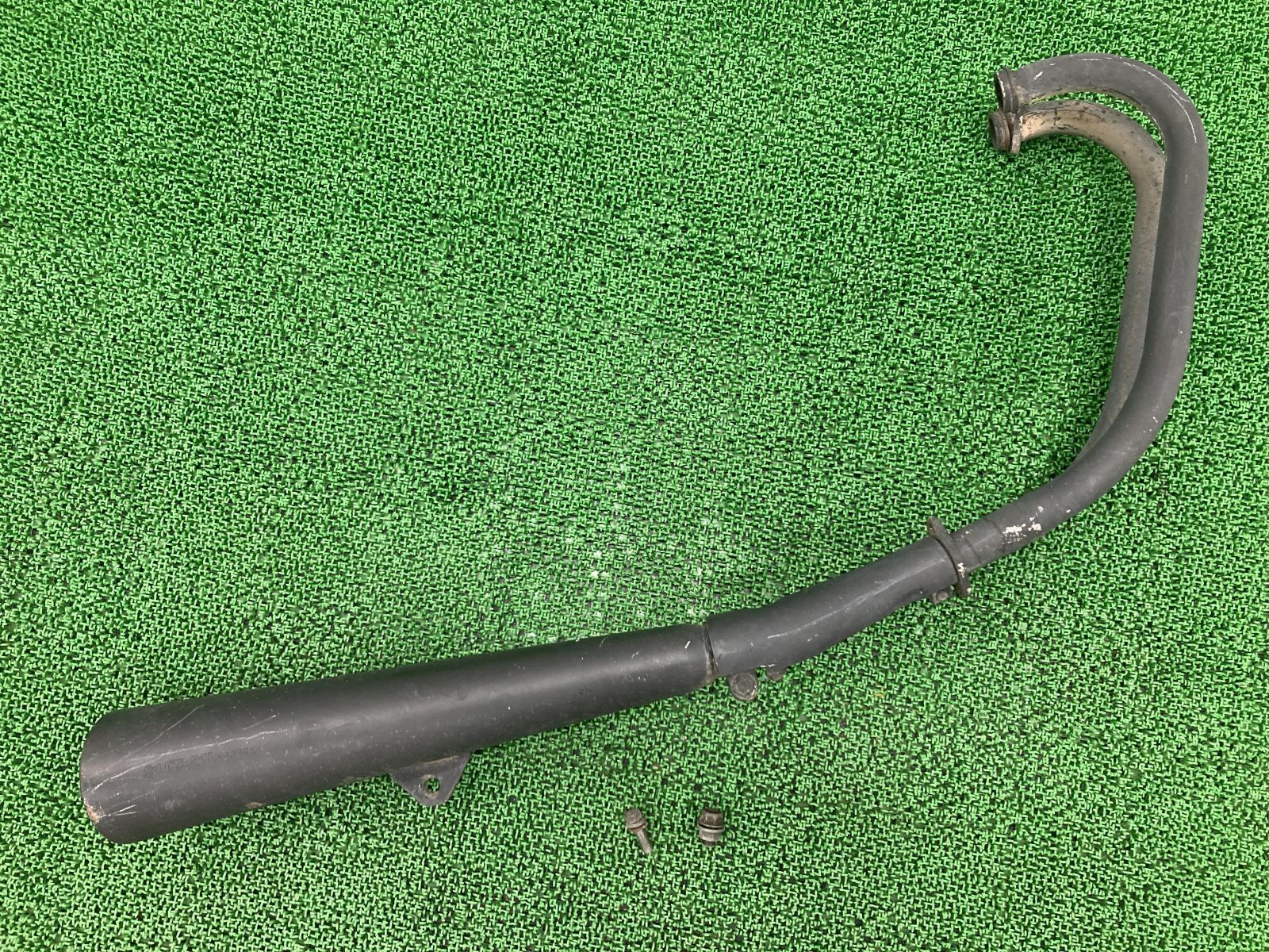 グラストラッカー マフラー 3839 スズキ 純正  バイク 部品 NJ47A GrassTracker 修復素材やカスタム素材に 品薄 希少品 車検 Genuine