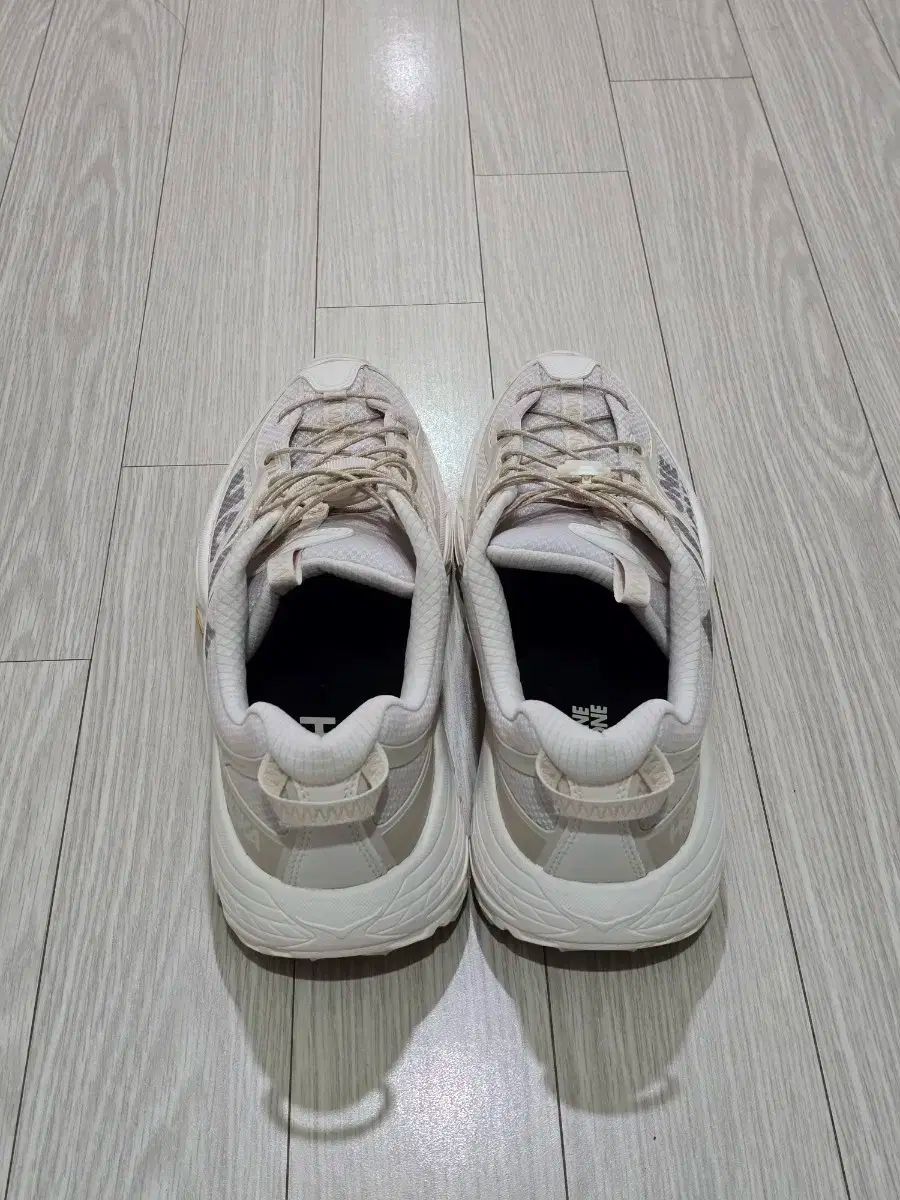 HOKA ONE