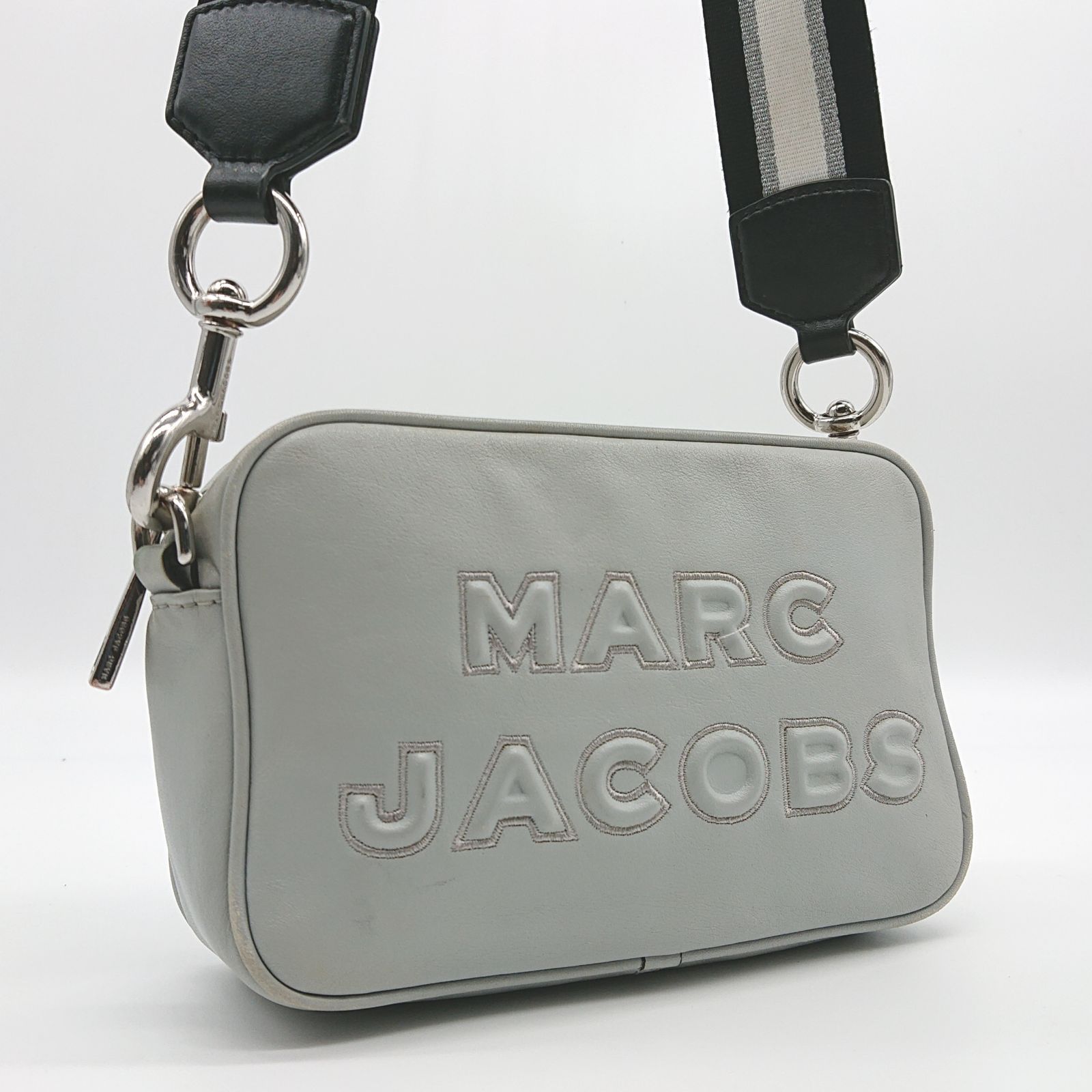 MARC JACOBS マークジェイコブス クロスボディバッグ ショルダーバッグ グレー レザー ストラップアクセント レディース メンズ