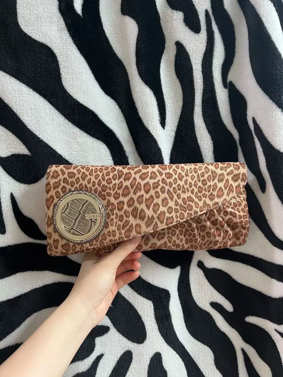 ヴィンテージ GUESS ゲス レオパード クラッチ ギャル