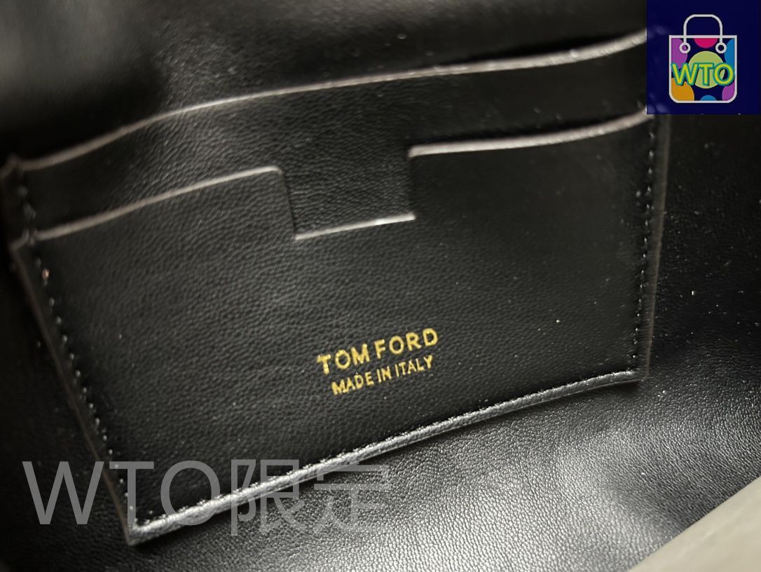 【TOM FORD】 メタリック加工 ハンドバッグ♪ TOM FORD】 メタリック加工 ハンドバッグ♪ トム フォード