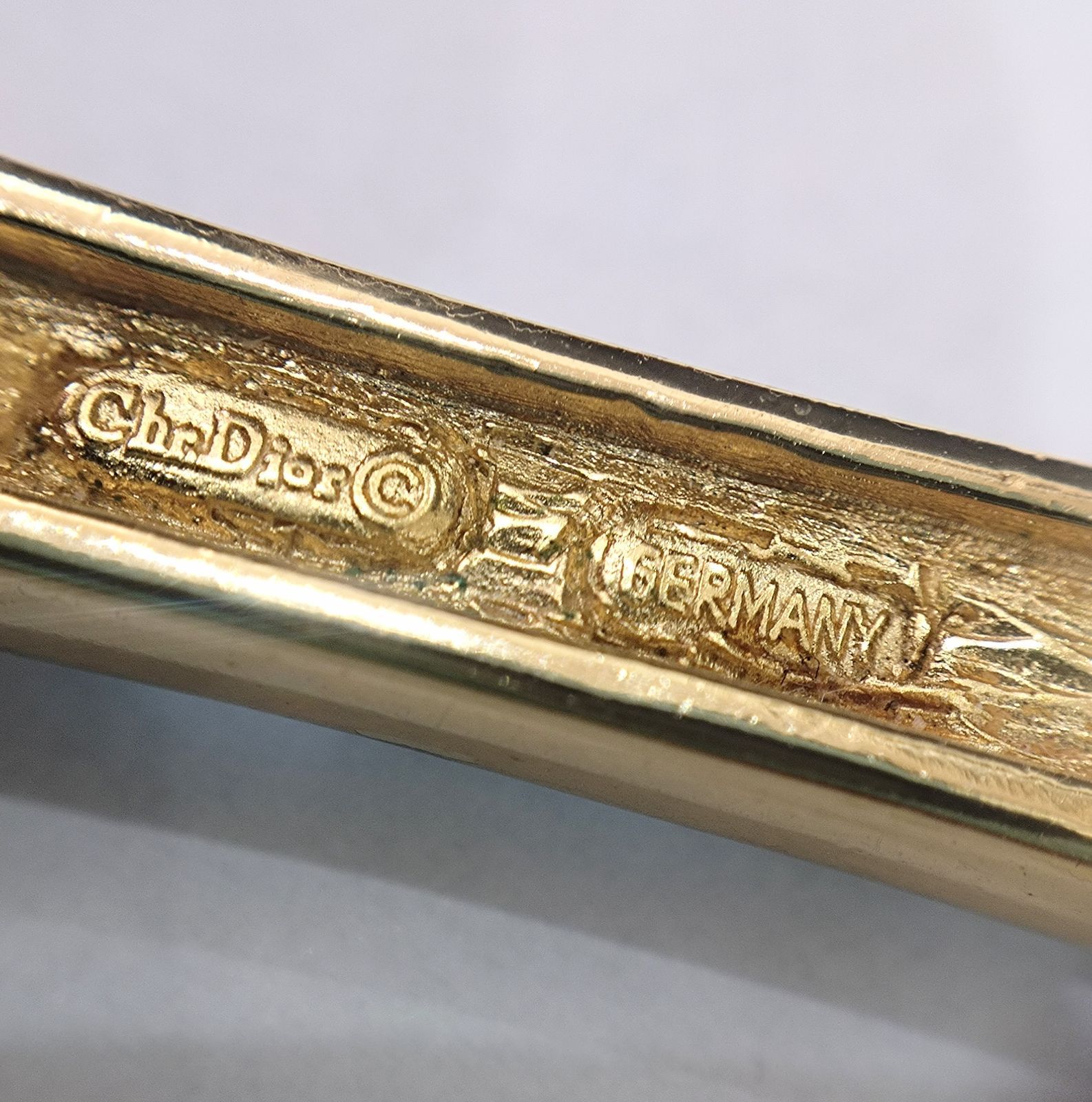 クリスチャンディオール　ブローチ　ラインストーン　ゴールド　美品　リボン　レア クリスチャンディオール リボン ブローチ ラインストーン