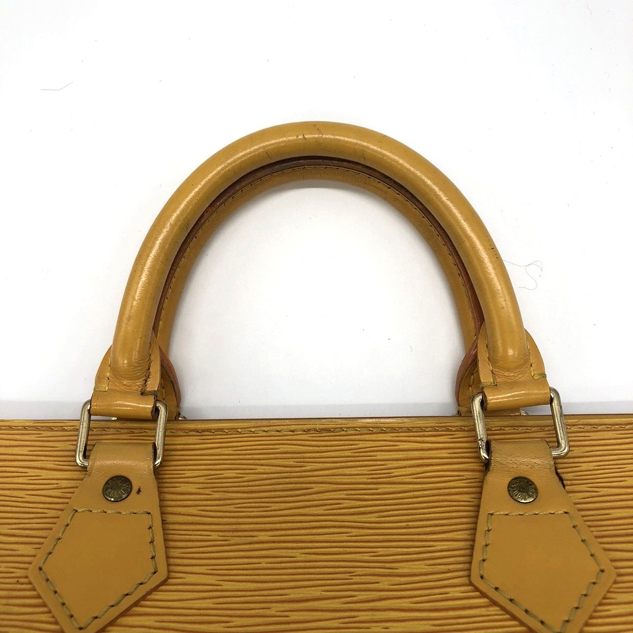 LOUIS VUITTON エピ サックトライアングル ハンドバッグ　イエロー Unboxing: Louis Vuitton Epi Sac Triangle! #lvoe #lv