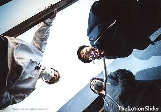 [Used] Raw Photo (Male) The Lotion Slider/Group (3 People) /Horizontal/Above Knee/The Lotion Slider Random Bromide