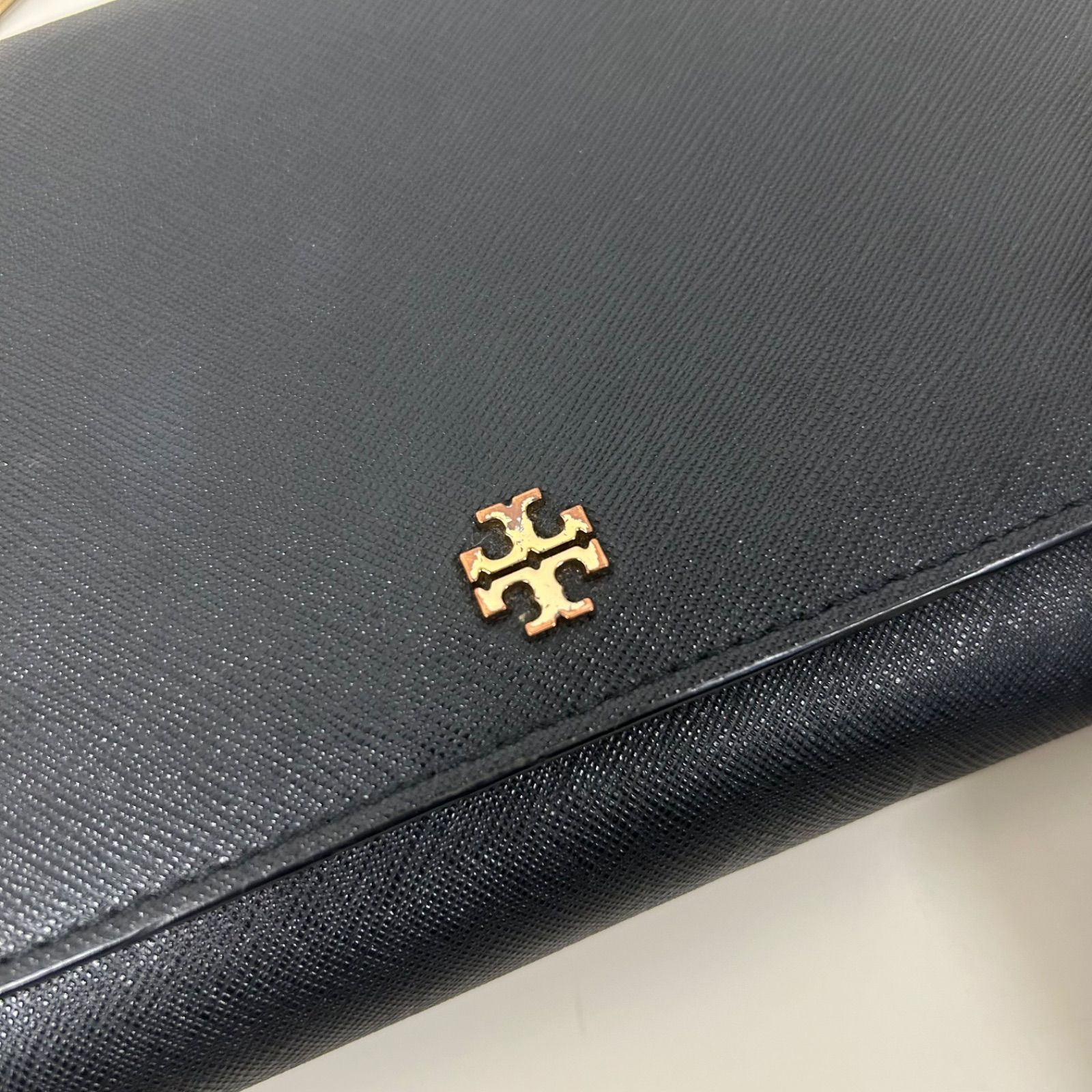 トリーバーチ　ポシェット　ショルダー　ウォレット　レザー　ブラック　エンボス トリーバーチ バッグ ショルダーバッグ ショルダーウォレット