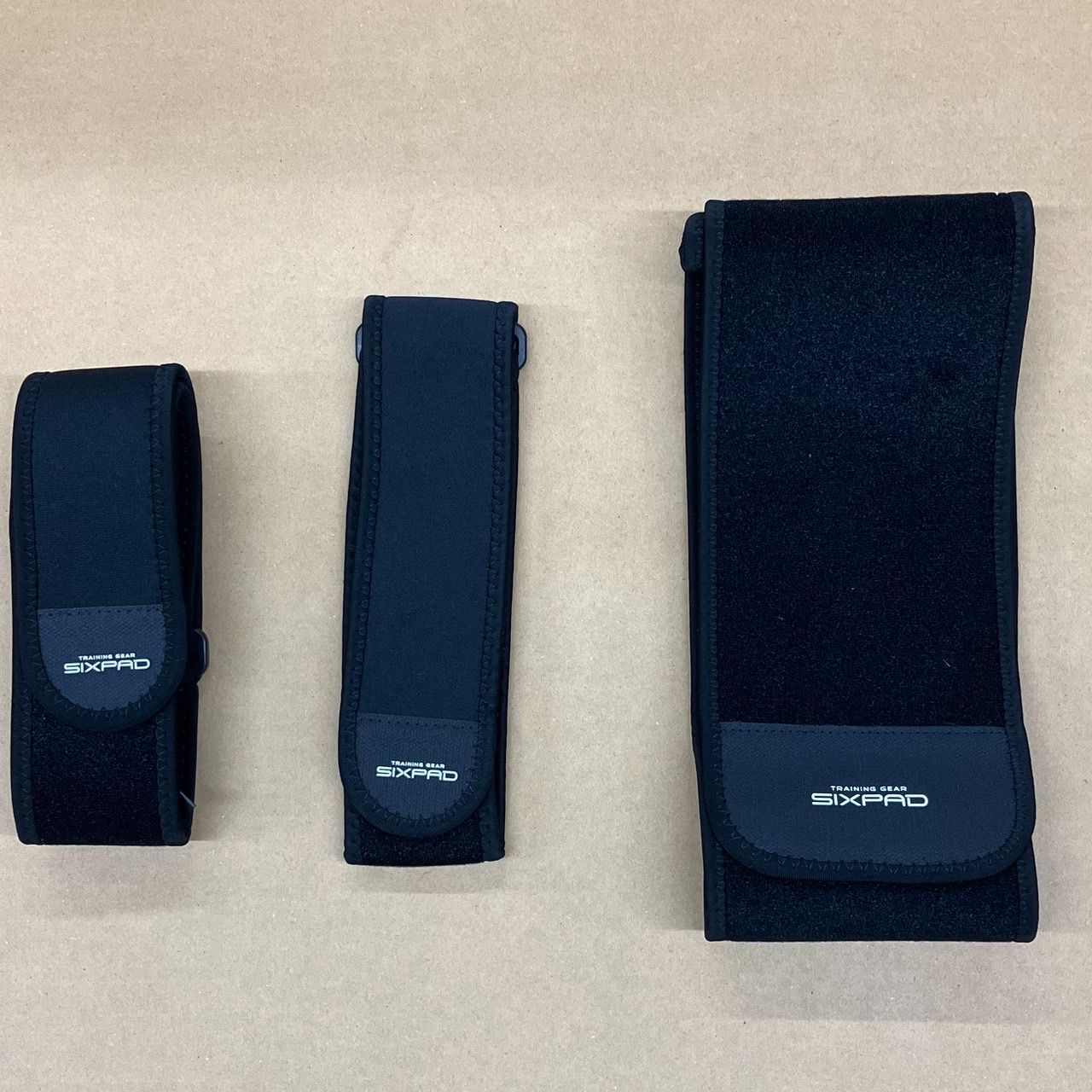 SIXPADトレーニング用ベルトと付属品