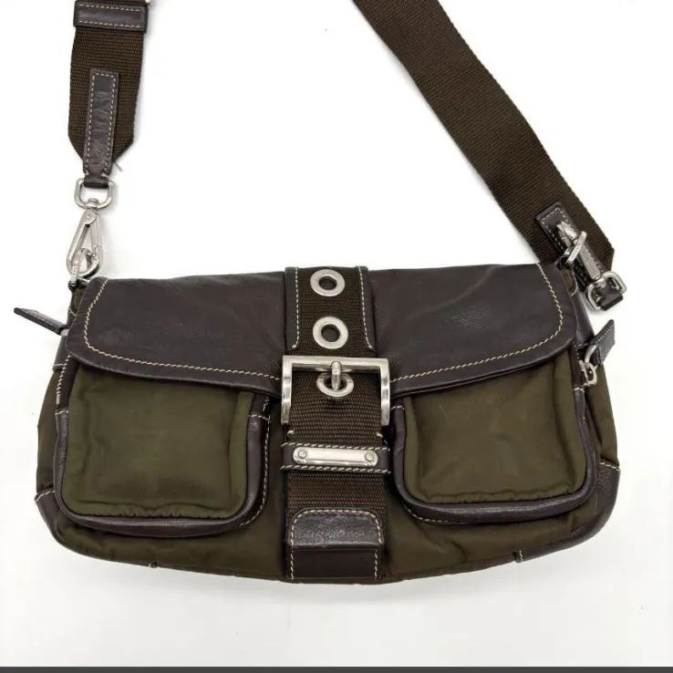 プラダ PRADA ナイロン×レザー メッセンジャーバッグ 三角プレート カーキ プラダ PRADA ナイロン×レザー メッセンジャーバッグ 三角