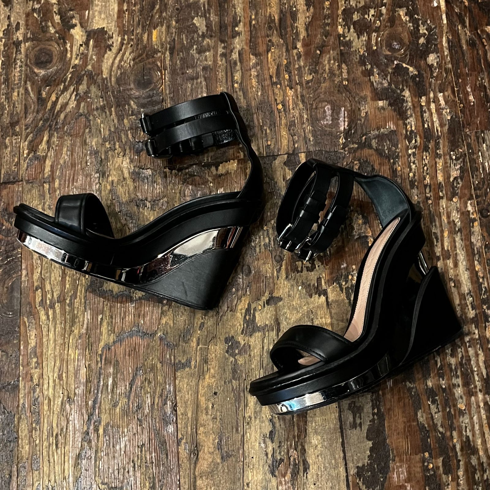 Alexander McQueen アレキサンダーマックイーン スエードパンプス