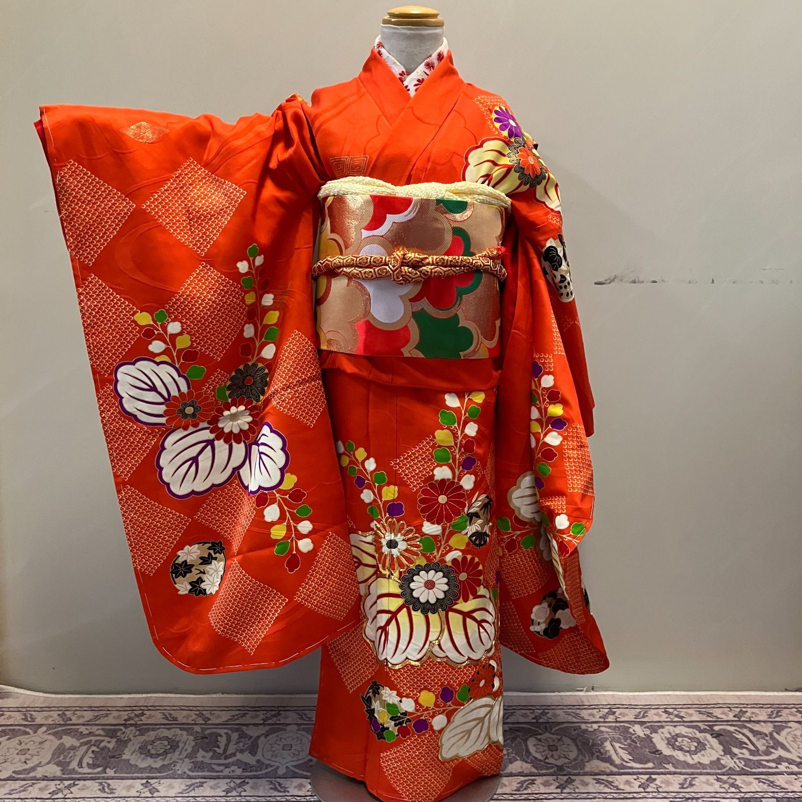 七五三 7歳女の子 着物 四つ身 朱 オレンジ 長襦袢 作り帯セット 帯揚げ帯締め付き ビンテージ きもの猫田 T358