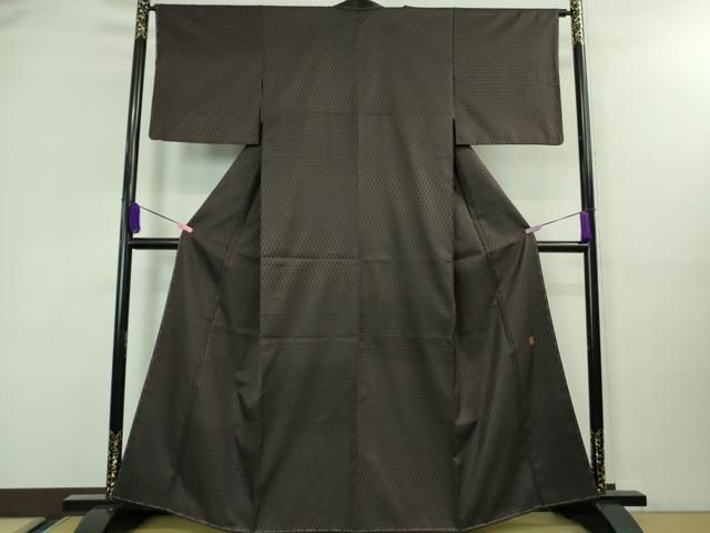 平和屋本店●極上　伝統工芸士　曽根武勇 　訪問着　お召地　菱地紋　横段文　暈し染め　逸品　DZAB2244kh6 平和屋本店□極上 伝統工芸士 曽根武勇 お召 菱文 黒紅色地 逸品 未