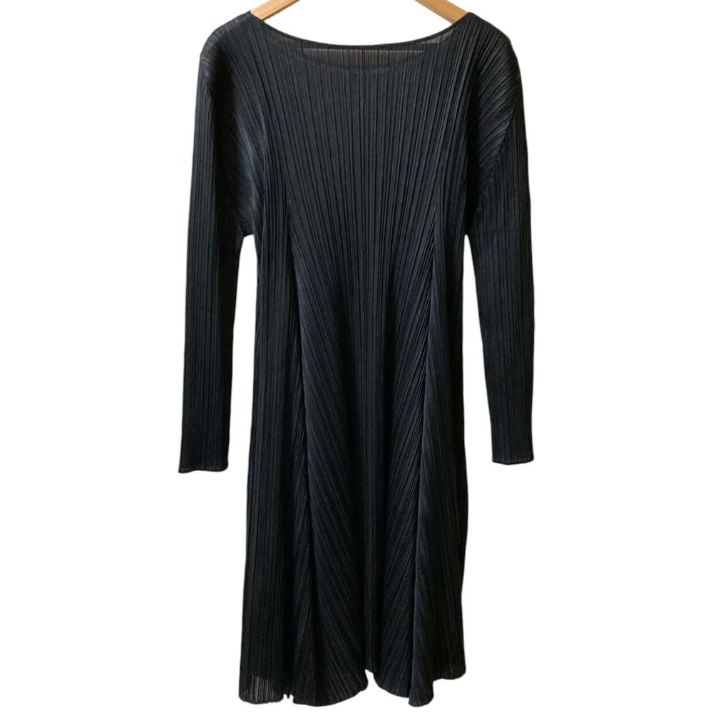 美品　ISSEY MIYAKE イッセイミヤケ　フレアワンピース　ベアトップ イッセイミヤケISSEY MIYAKE 3Dスチームストレッチプリーツ