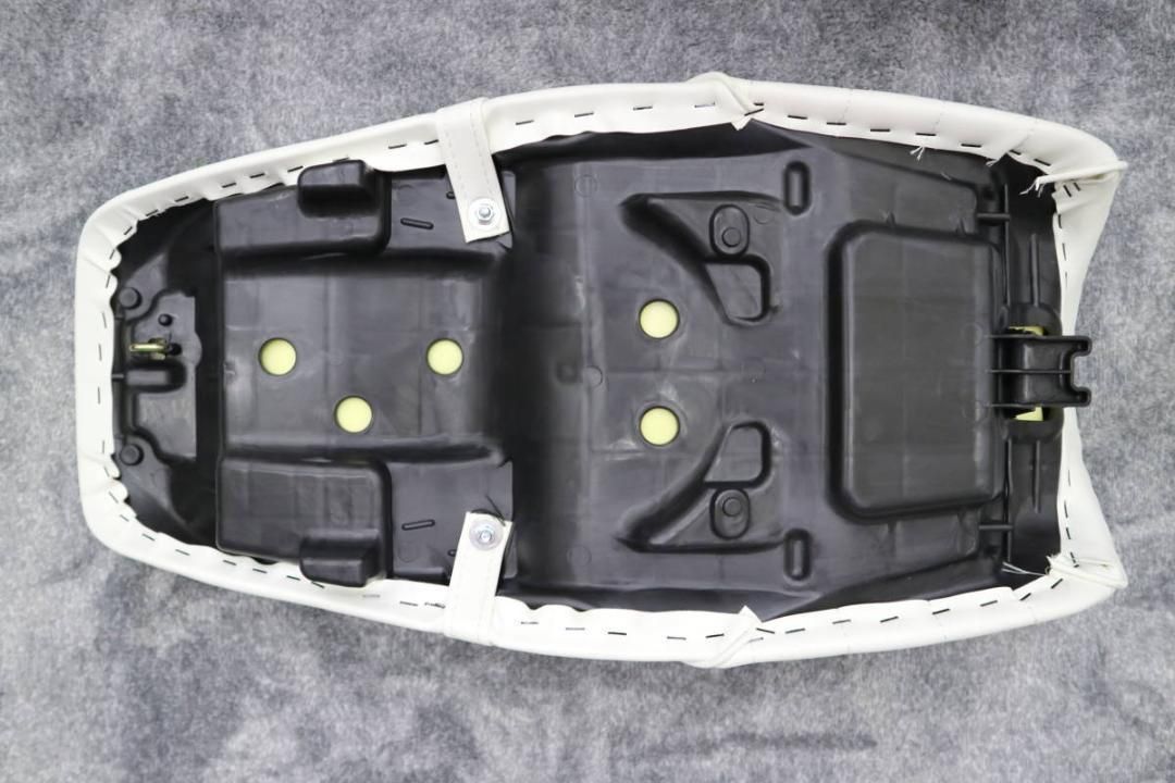 NC39 NC42 シート 白皮 CB400SF タックロール BILLOVLOGS_CO_UK