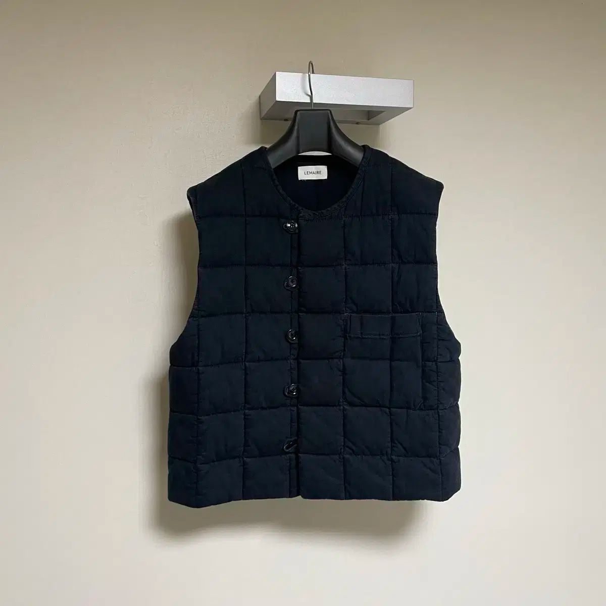 LEMAIRE ルメール　レポーターベスト LEMAIRE（ルメール）の「REPORTER VEST（ベスト）」 - WEAR
