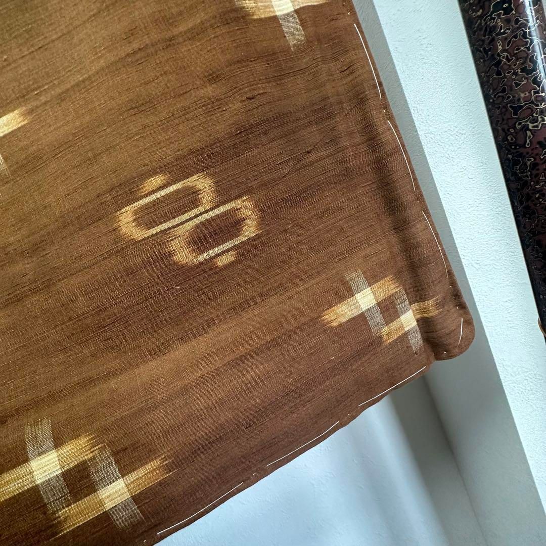 しつけ付　超美品　重要無形文化財 本場　久米島紬　着物　絣　焦茶　162 未使用 しつけ付 重要無形文化財 本場 久米島紬 着物 絣 沖縄 茶