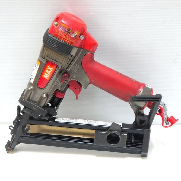 飛騨産業 キツツキ nae シリーズ ビーチ材 ダイニングチェア 卸売 ZR24252