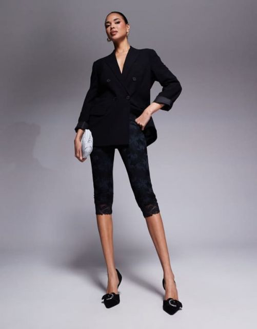 【送料無料】 エーエフアールエム レディース カジュアルパンツ ボトムス AFRM Mikeala lace capri pants in black Noir