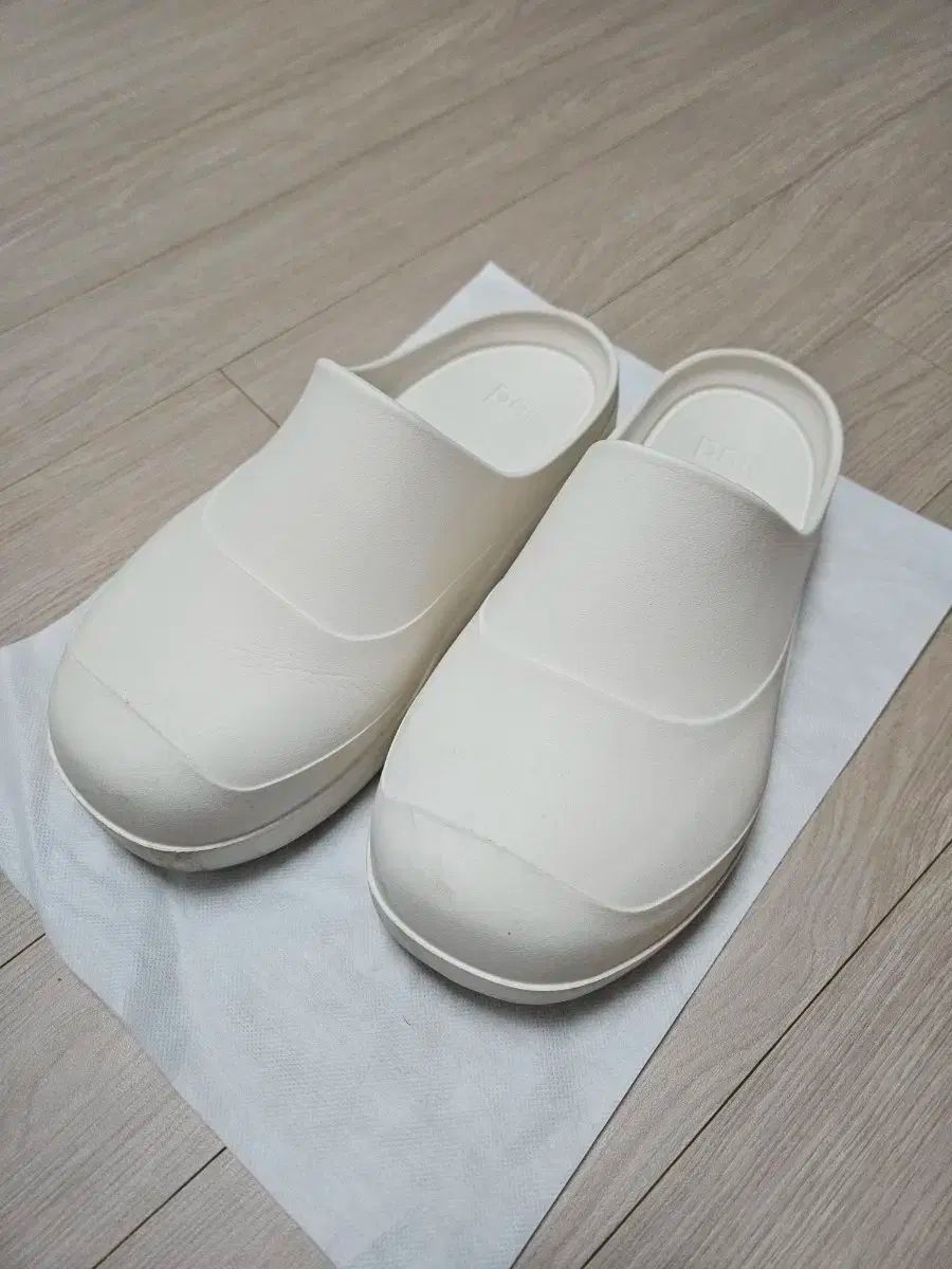 【雷市場（ポンジャン）商品韓国直送】ルドクロッグ クリーム 8 サイズ