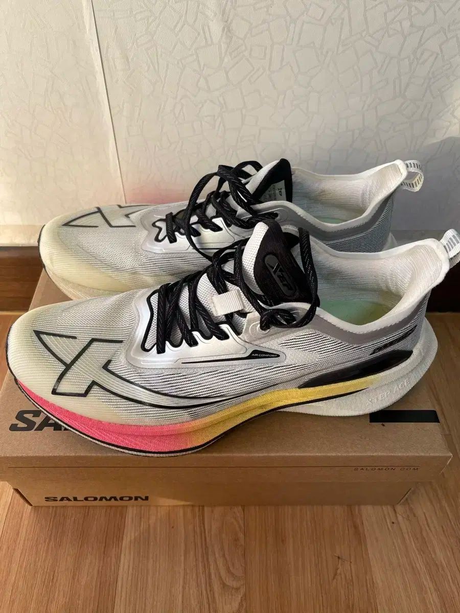 Xtep 2000KM 2 0 ランニングシューズ サイズ 265 41 5